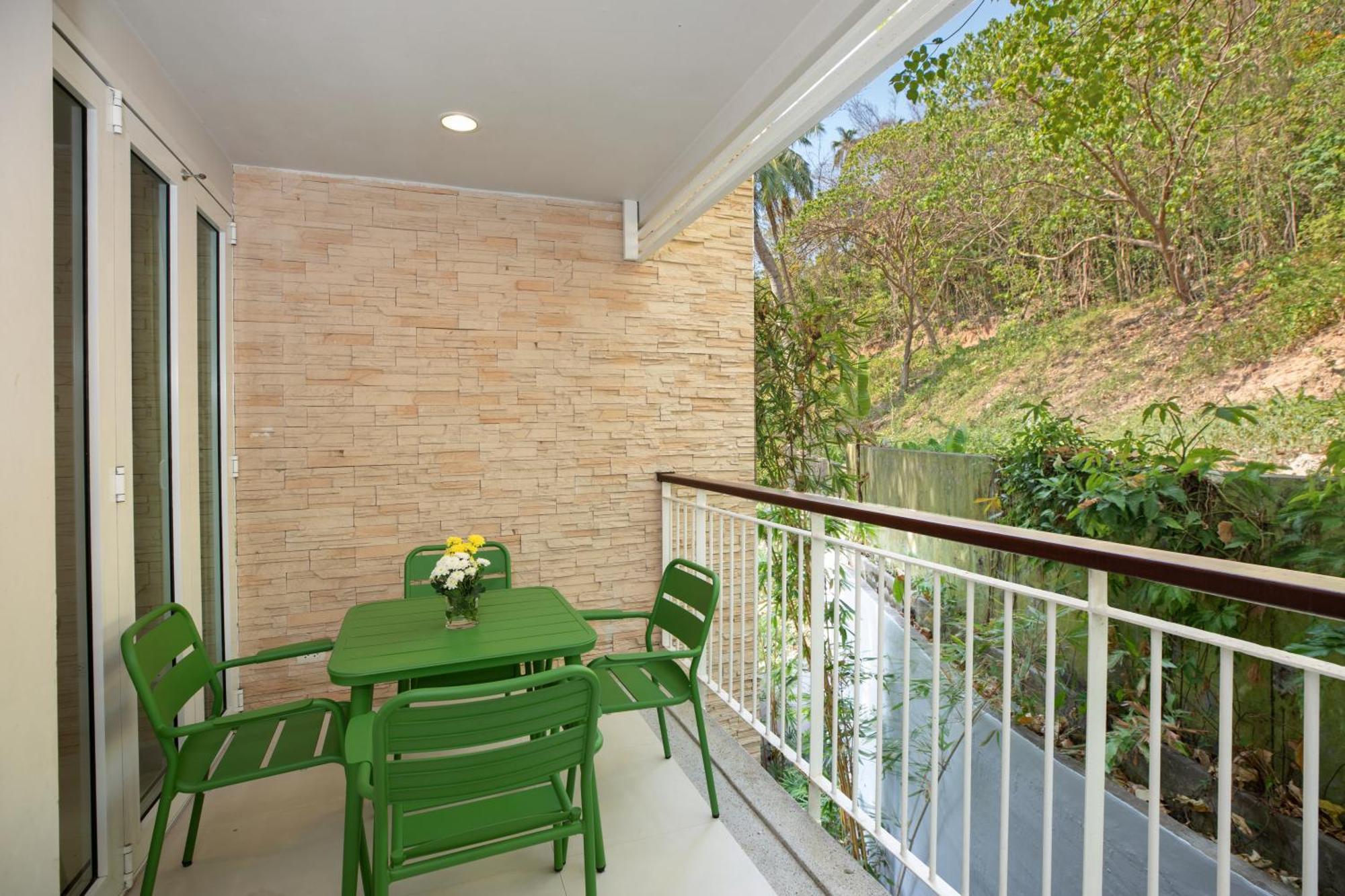 Surin Park By Destada Luaran gambar